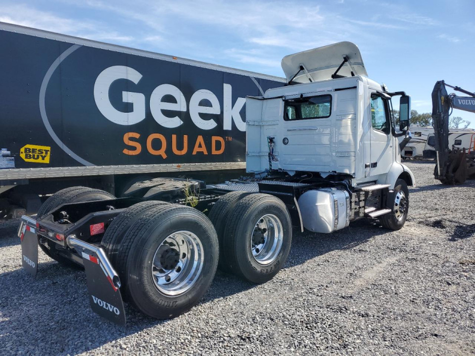 Volvo VNR 2024 — Copart