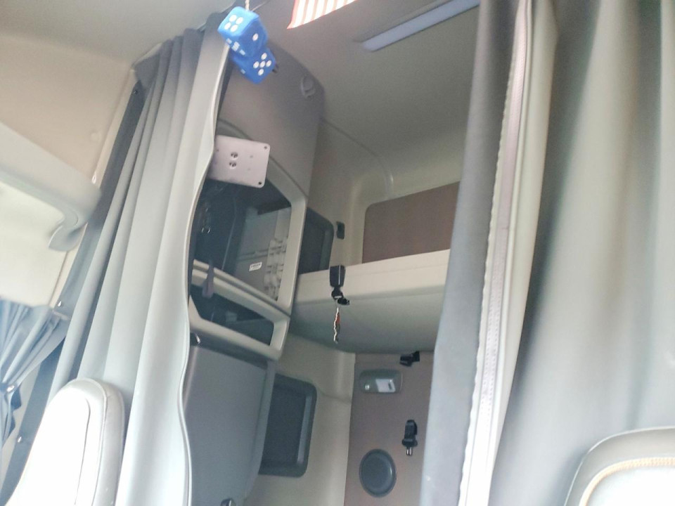 Volvo VNL SEMI TRUCK 2025 — Copart