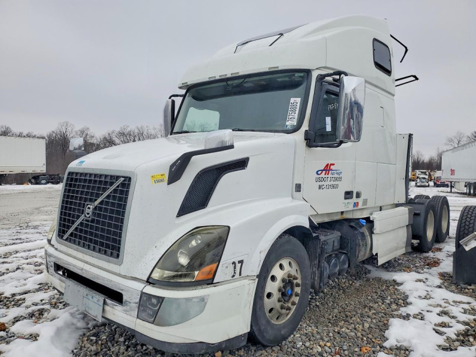 Volvo VNL SEMI TRUCK 2016 — Copart