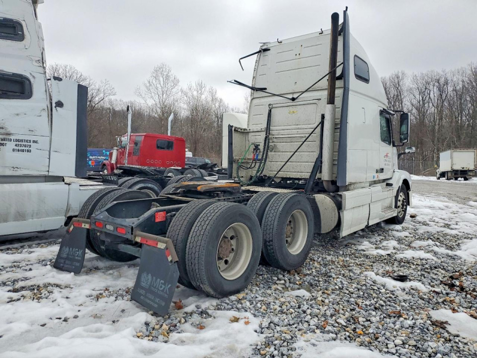 Volvo VNL SEMI TRUCK 2016 — Copart