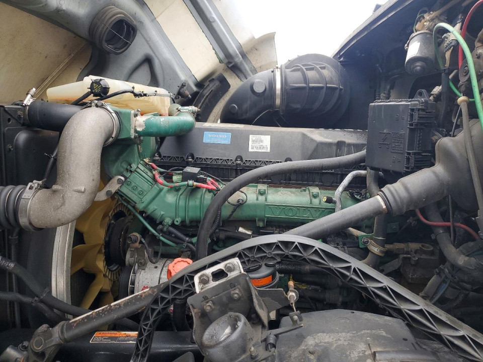 Volvo VNL SEMI TRUCK 2016 — Copart