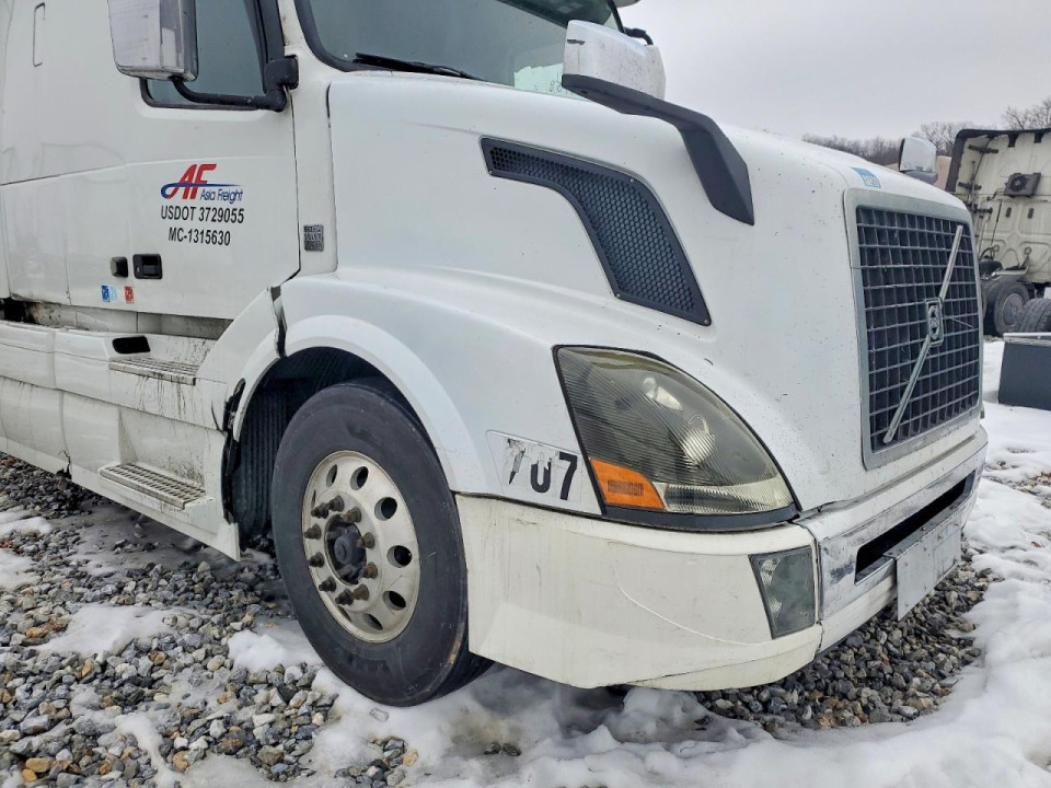 Volvo VNL SEMI TRUCK 2016 — Copart