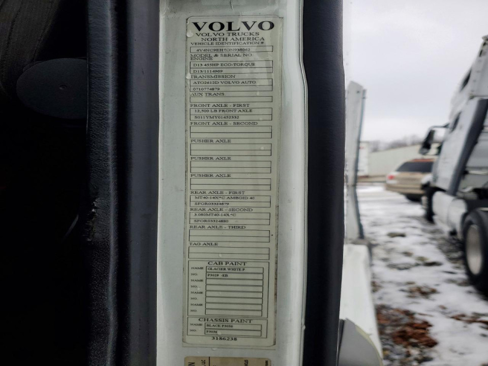 Volvo VNL SEMI TRUCK 2016 — Copart