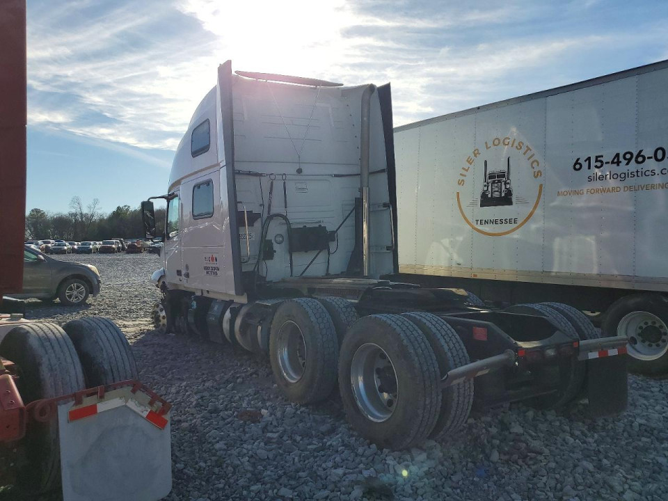 Volvo VNL SEMI TRUCK 2024 — Copart