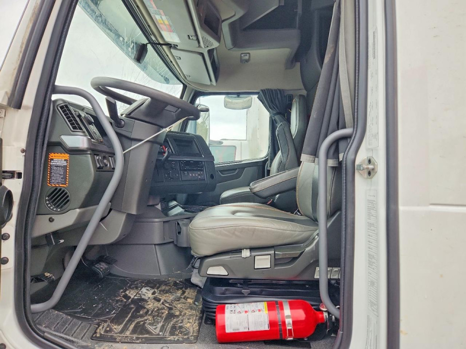 Volvo VNL SEMI TRUCK 2024 — Copart