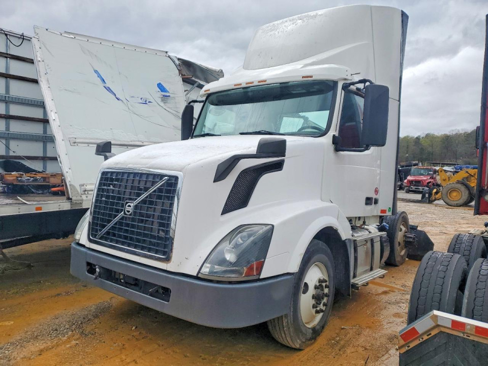 Volvo VNL SEMI TRUCK 2017 — Copart