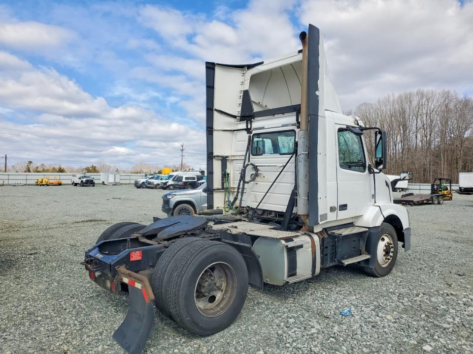 Volvo VNL SEMI TRUCK 2018 — Copart