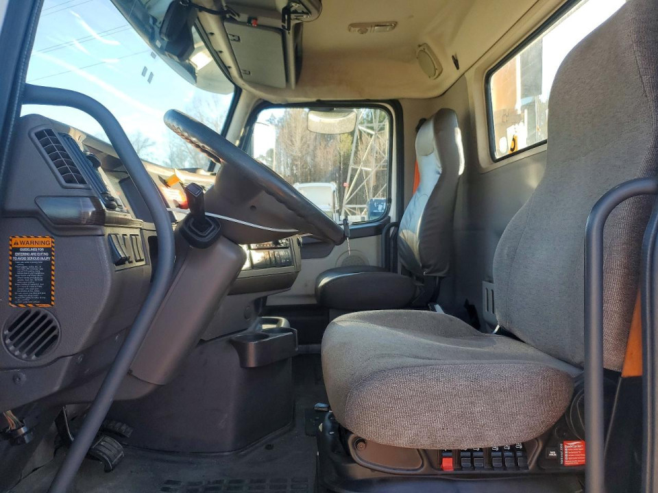 Volvo VNL SEMI TRUCK 2018 — Copart