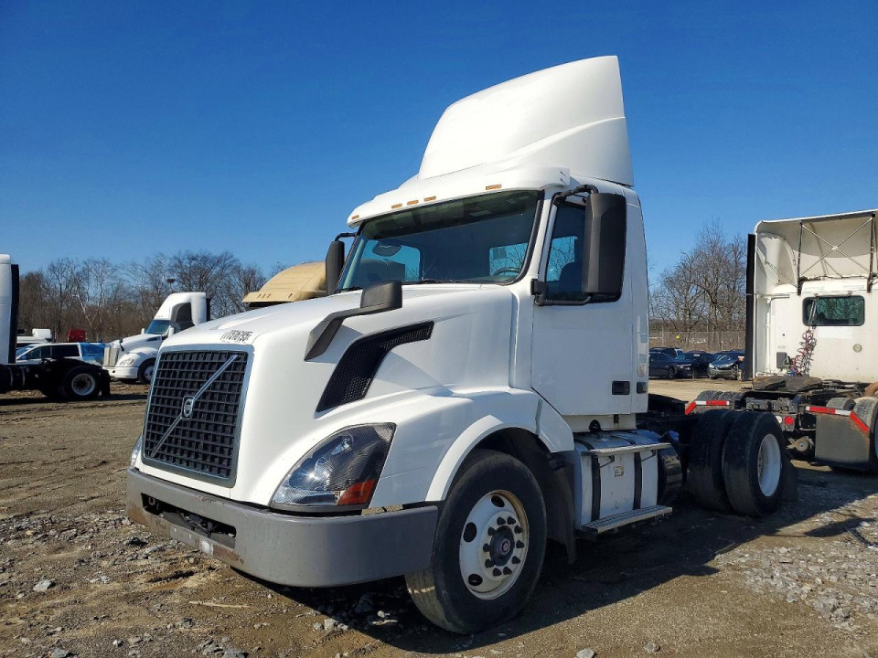 Volvo VNL SEMI TRUCK 2016 — Copart