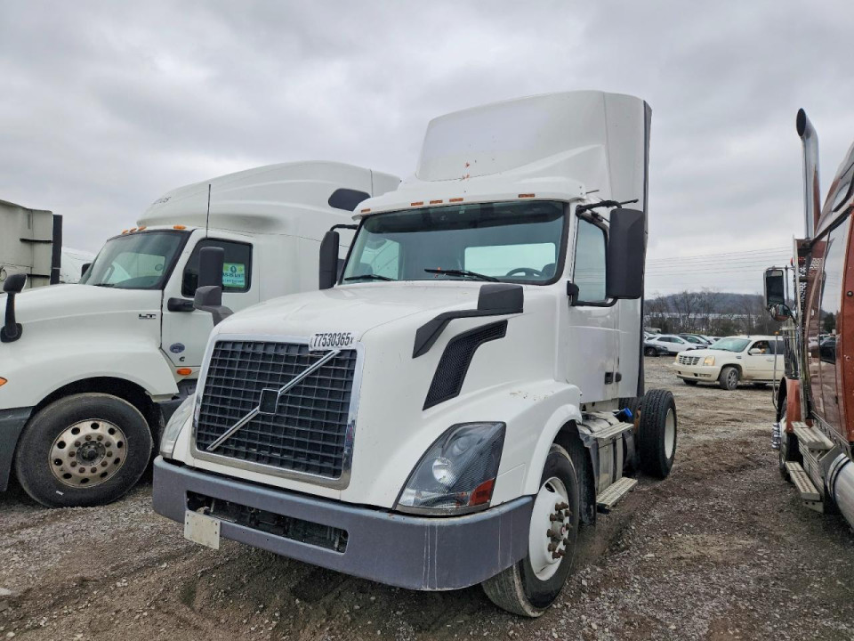 Volvo VNL SEMI TRUCK 2017 — Copart