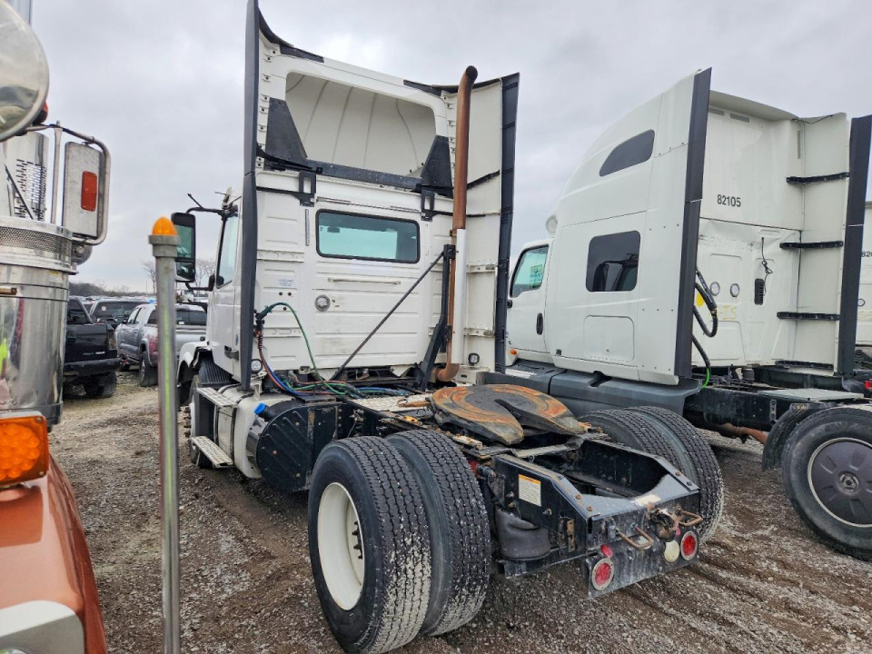 Volvo VNL SEMI TRUCK 2017 — Copart