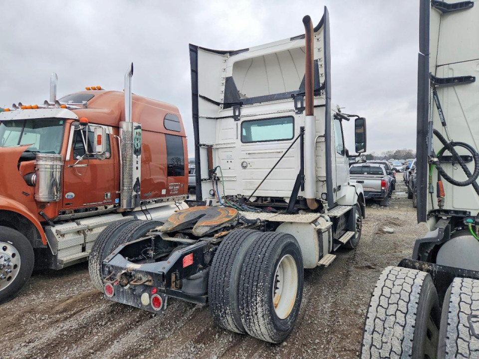 Volvo VNL SEMI TRUCK 2017 — Copart