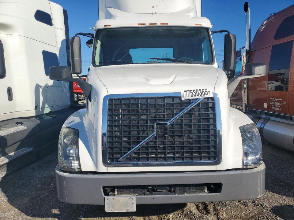 Volvo VNL SEMI TRUCK 2017 — Copart
