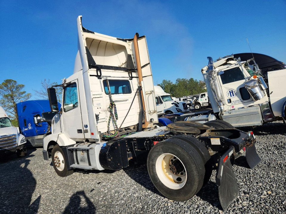 Volvo VNL SEMI TRUCK 2017 — Copart