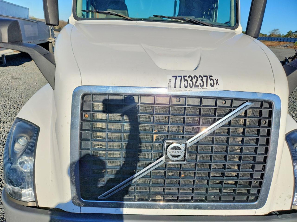 Volvo VNL SEMI TRUCK 2017 — Copart