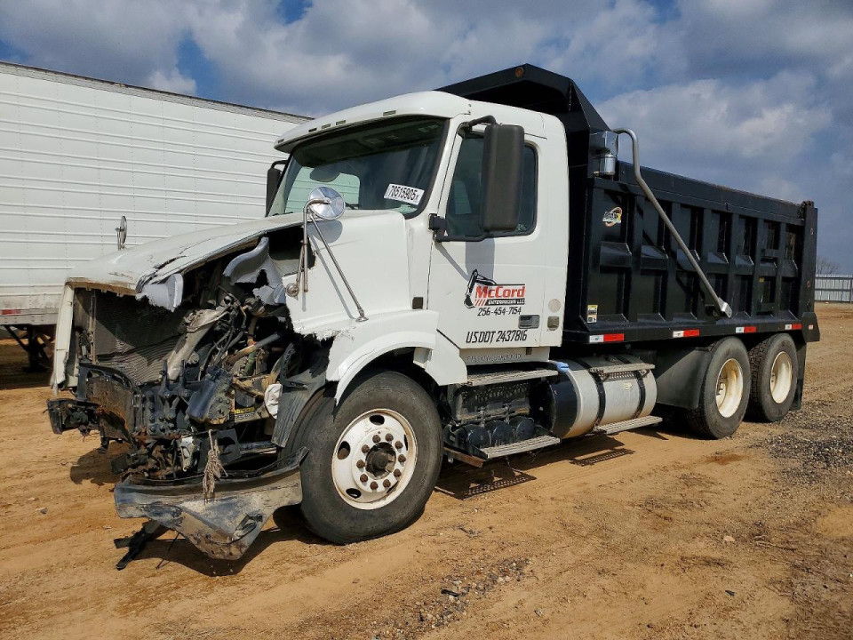 Volvo VNL DUMP TRUCK 2012 — Copart