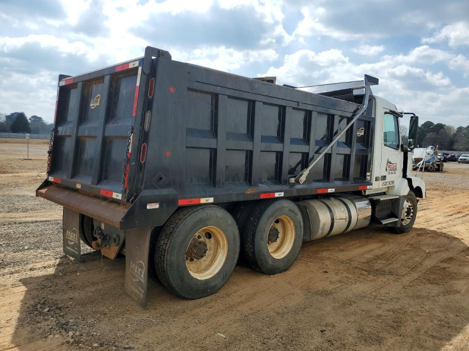 Volvo VNL DUMP TRUCK 2012 — Copart