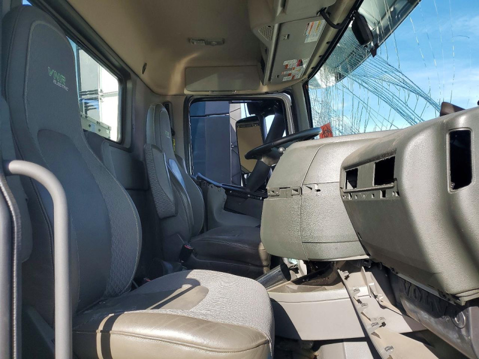 Volvo VNR 2024 — Copart