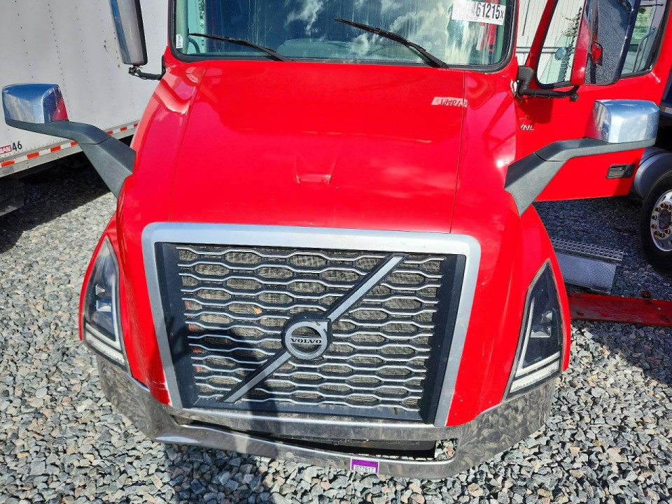 Volvo VNL SEMI TRUCK 2021 — Copart