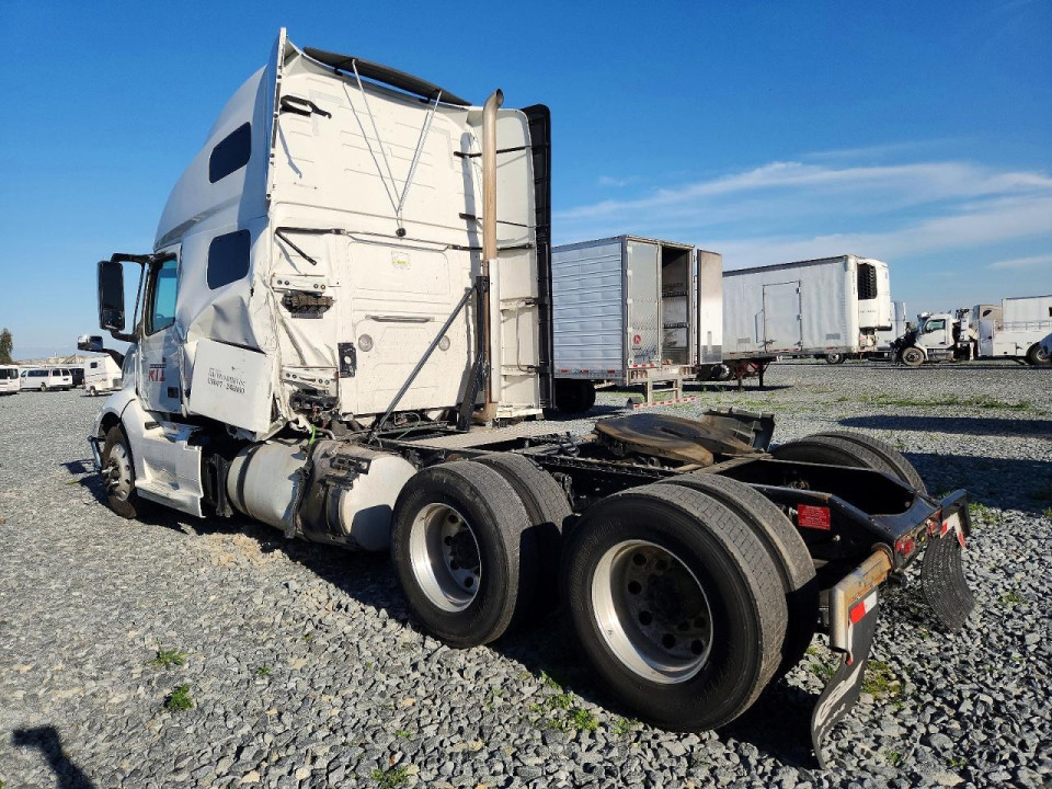 Volvo VNL SEMI TRUCK 2024 — Copart