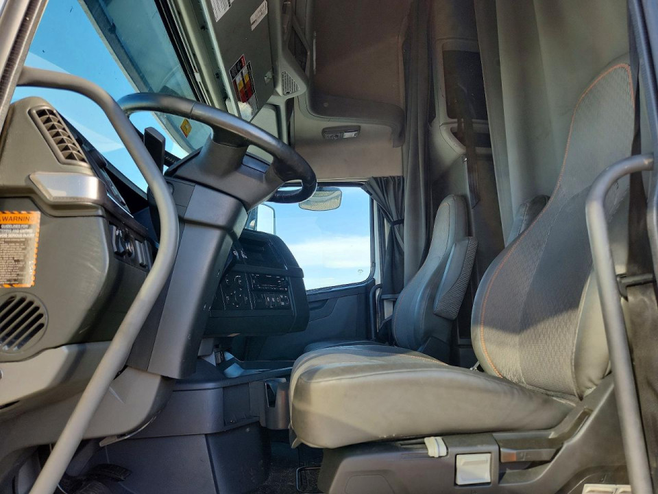 Volvo VNL SEMI TRUCK 2024 — Copart