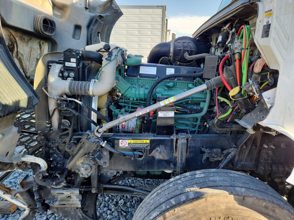 Volvo VNL SEMI TRUCK 2024 — Copart