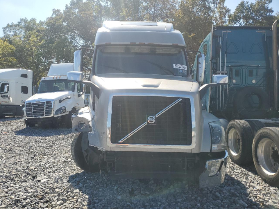 Volvo VNL SEMI TRUCK 2016 — Copart