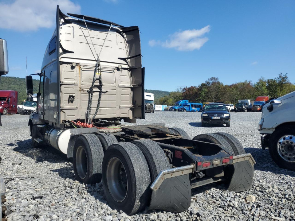 Volvo VNL SEMI TRUCK 2016 — Copart