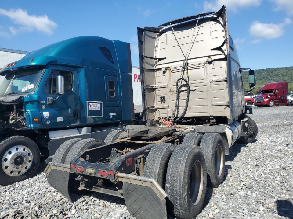 Volvo VNL SEMI TRUCK 2016 — Copart
