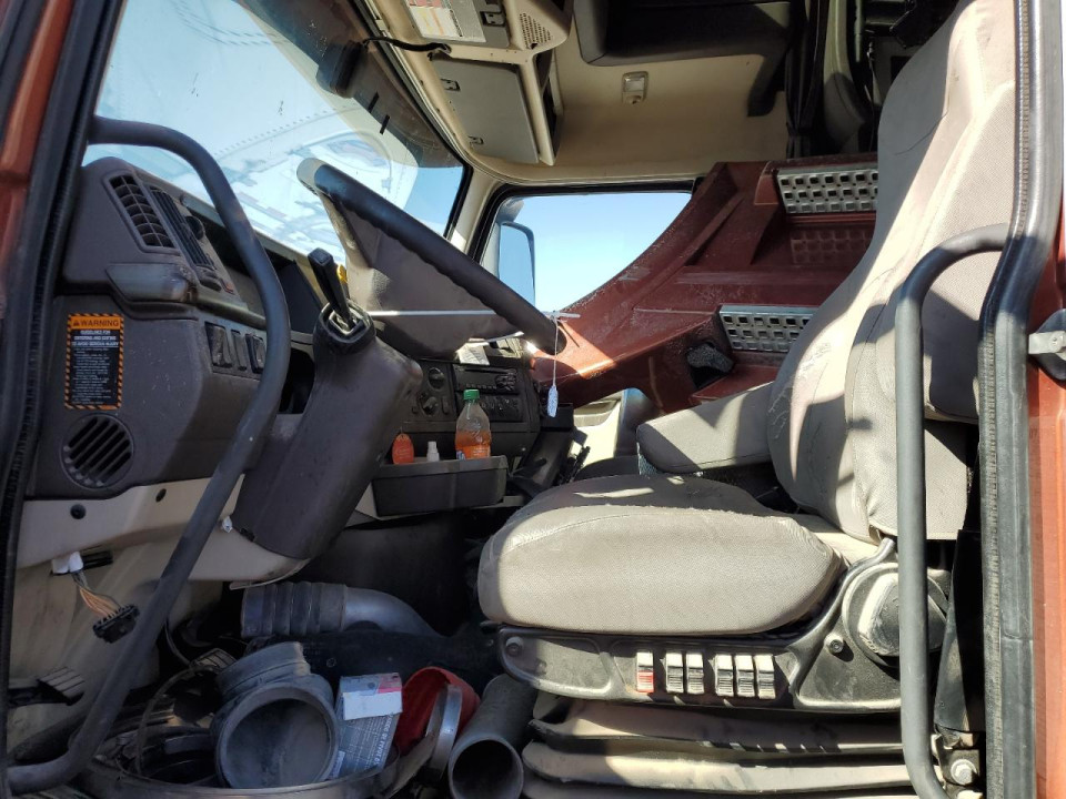 Volvo VNL SEMI TRUCK 2018 — Copart