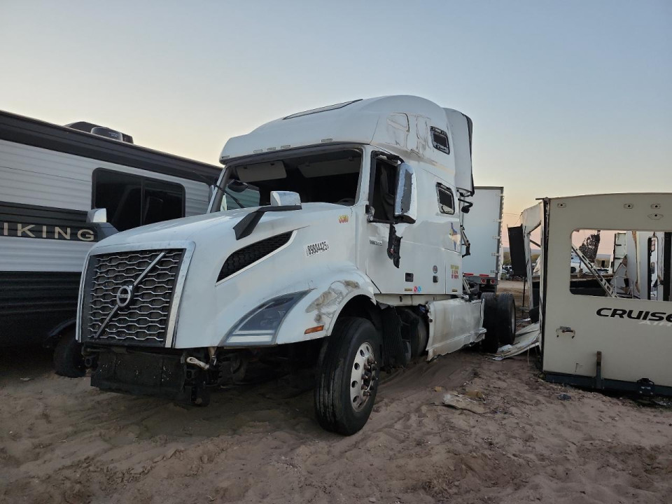 Volvo VNL SEMI TRUCK 2023 — Copart