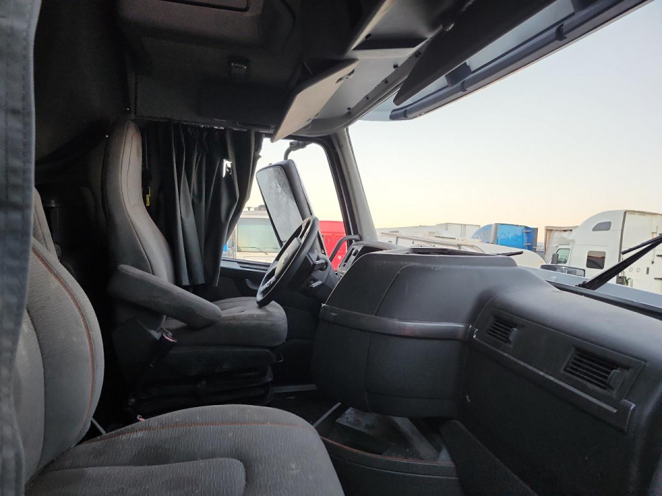 Volvo VNL SEMI TRUCK 2023 — Copart