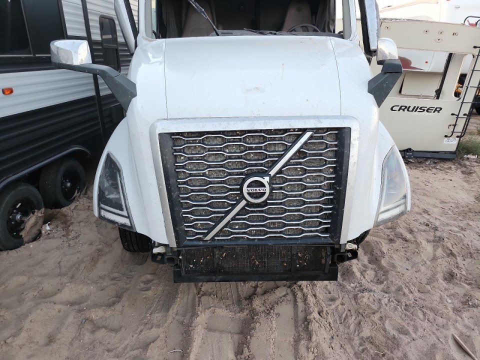 Volvo VNL SEMI TRUCK 2023 — Copart