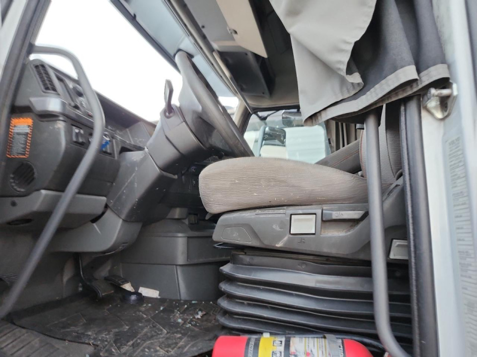 Volvo VNL SEMI TRUCK 2023 — Copart