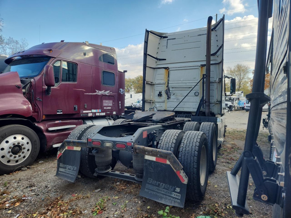 Volvo VNL SEMI TRUCK 2016 — Copart