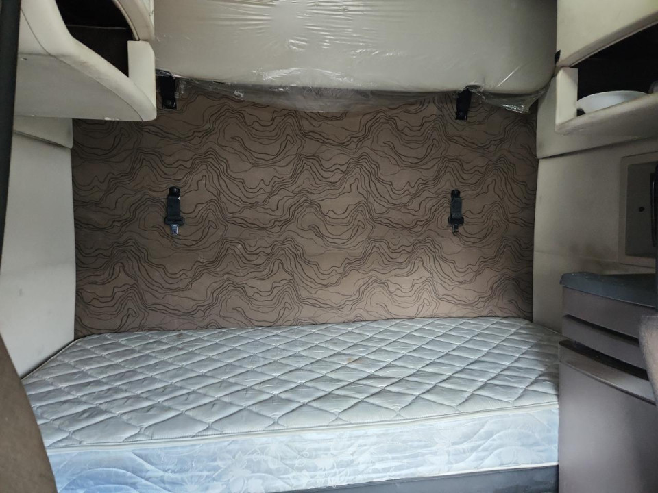 Volvo VNL SEMI TRUCK 2016 — Copart