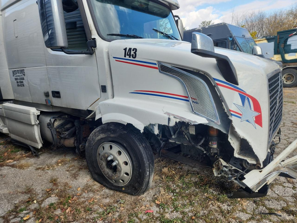 Volvo VNL SEMI TRUCK 2016 — Copart