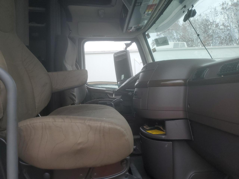 Volvo VNL SEMI TRUCK 2017 — Copart
