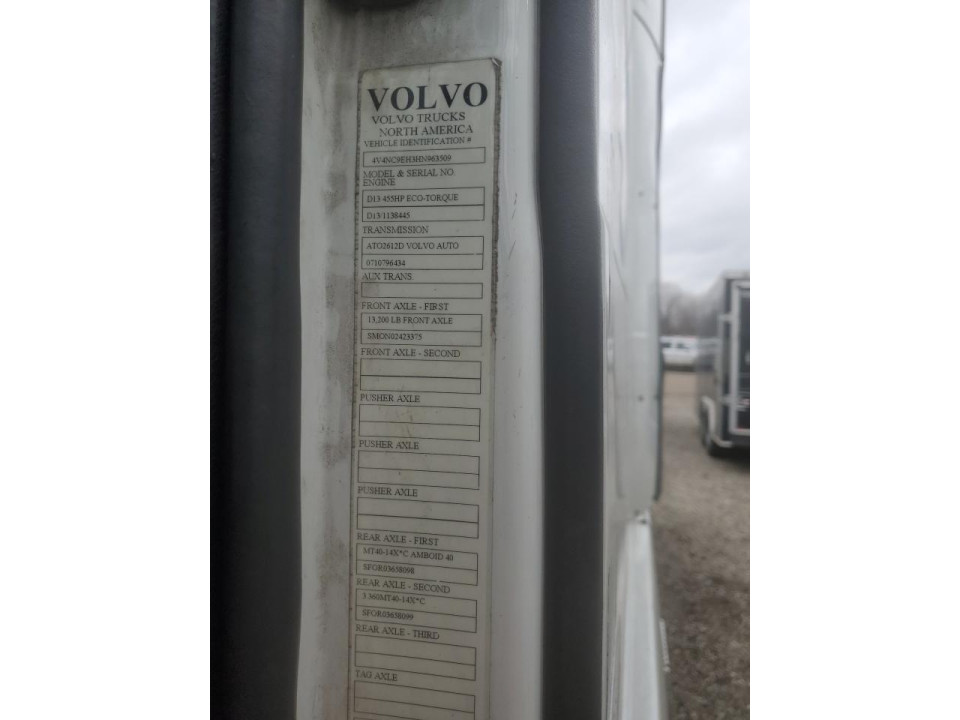 Volvo VNL SEMI TRUCK 2017 — Copart