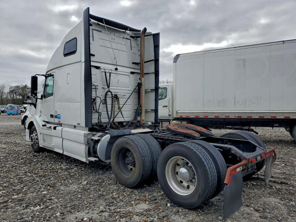 Volvo VNL SEMI TRUCK 2018 — Copart