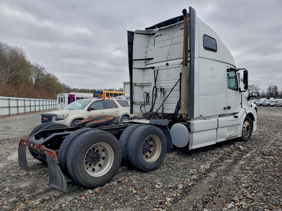 Volvo VNL SEMI TRUCK 2018 — Copart