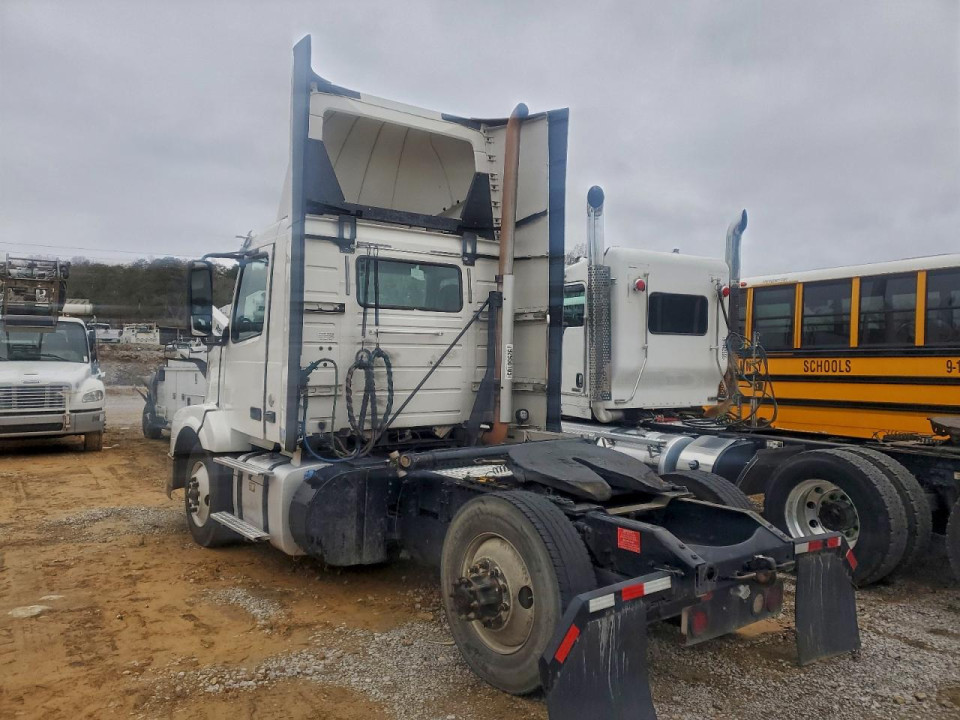 Volvo VNL SEMI TRUCK 2017 — Copart