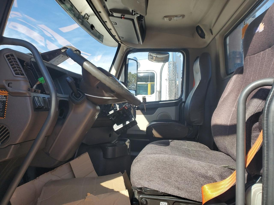 Volvo VNL SEMI TRUCK 2017 — Copart