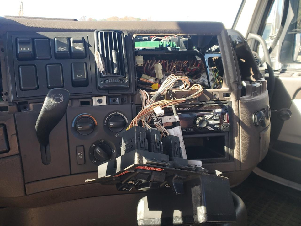 Volvo VNL SEMI TRUCK 2017 — Copart