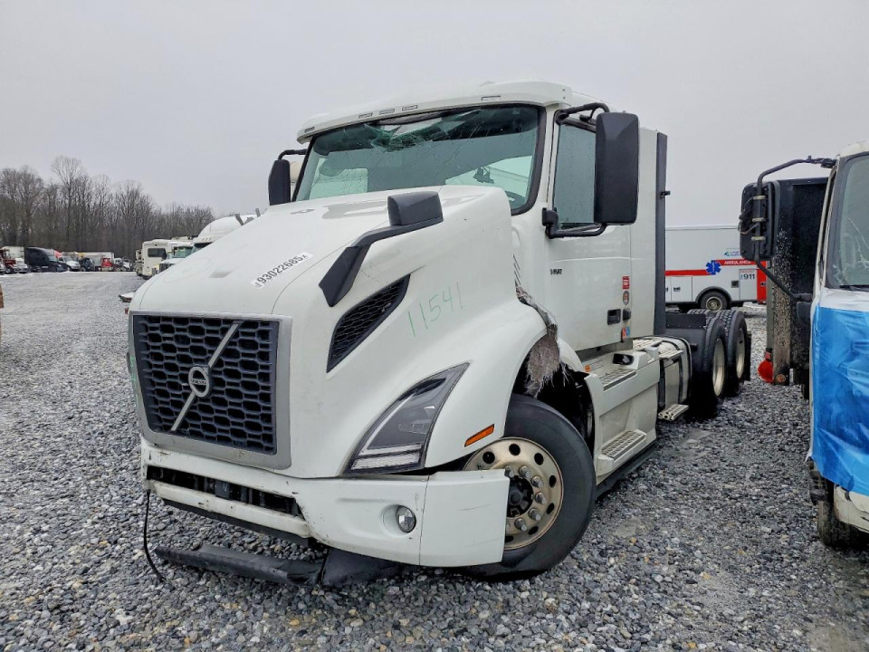 Volvo VNR SEMI TRUCK 2024 — Copart