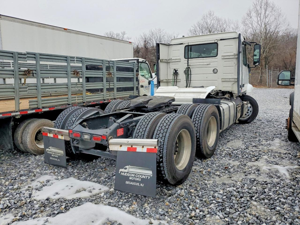 Volvo VNR SEMI TRUCK 2024 — Copart