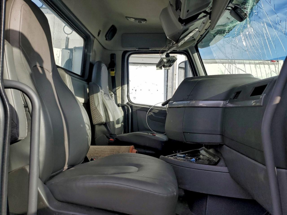 Volvo VNR SEMI TRUCK 2024 — Copart