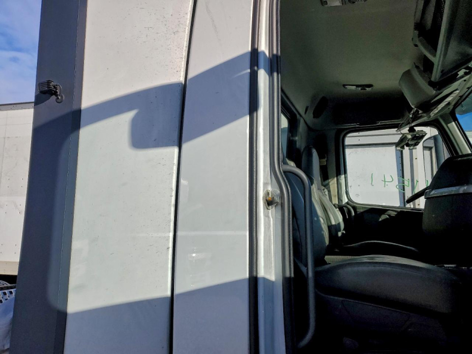 Volvo VNR SEMI TRUCK 2024 — Copart