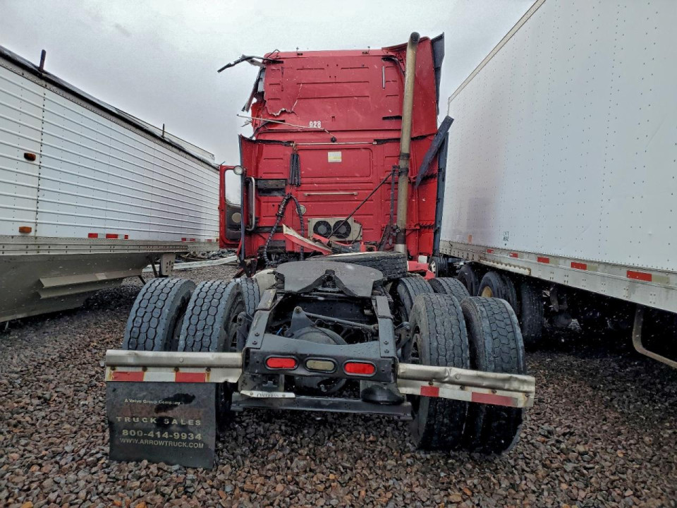 Volvo VNL SEMI TRUCK 2014 — Copart