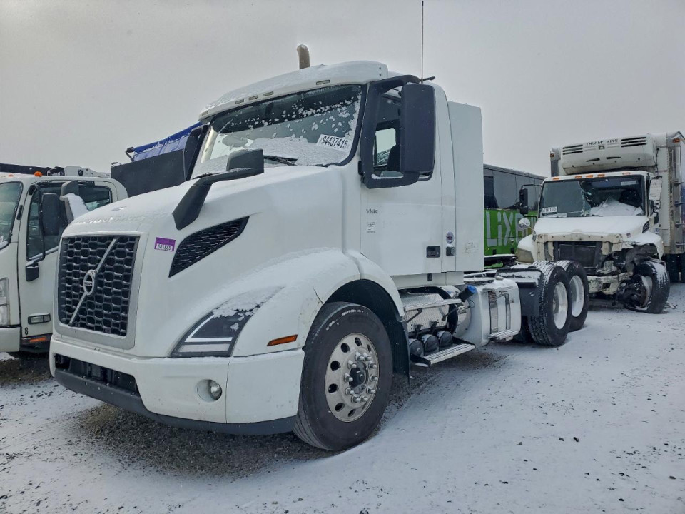 Volvo VNR SEMI TRUCK 2022 — Copart